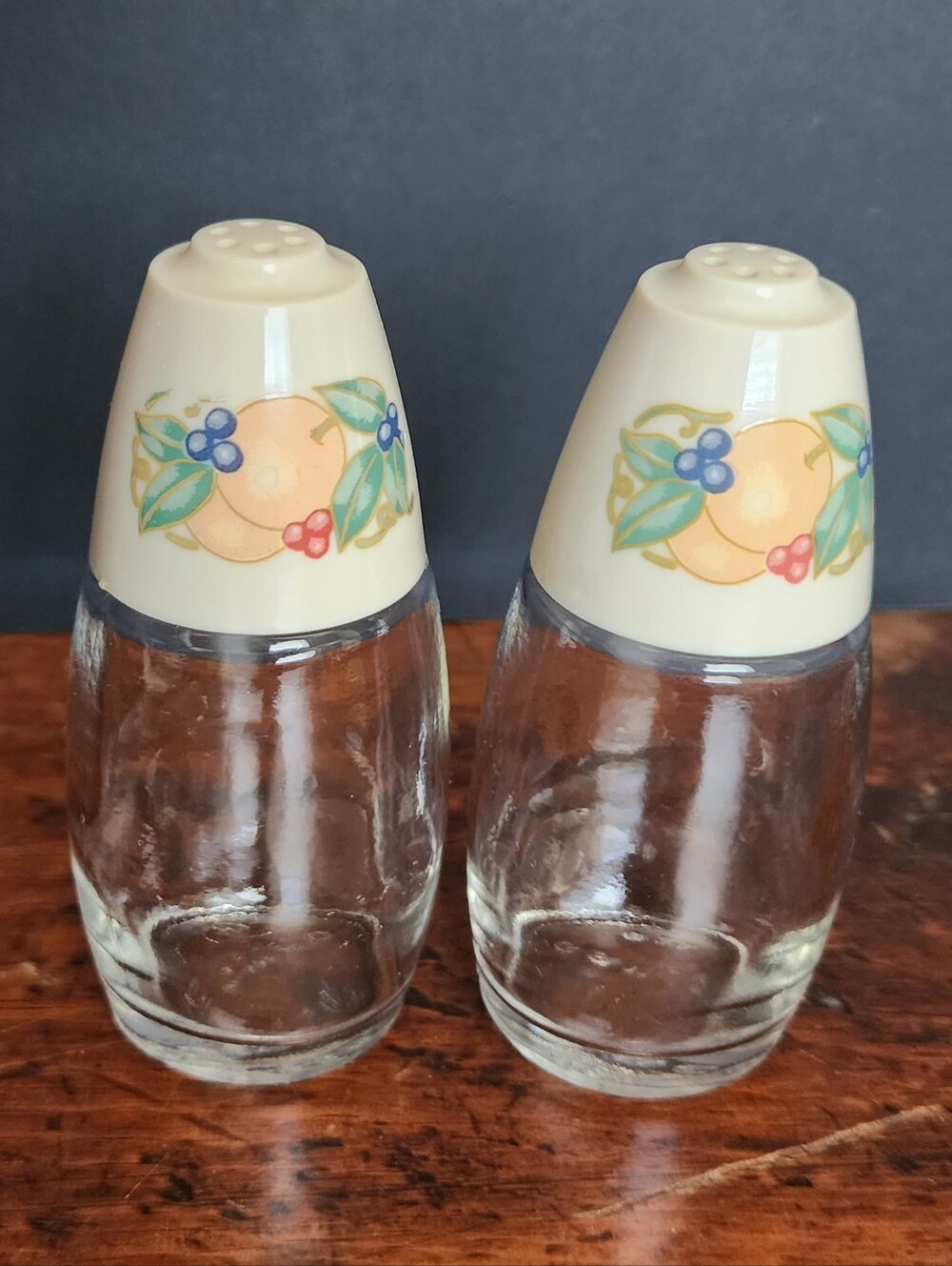 Set of 2 Corelle Gemco "Abundance" Glassware Salt & Pepper Shakers Plastic Lids